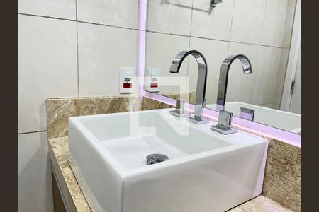 Apartamento à venda com 73m², 2 quartos e 1 vagaBanheiro Corredor