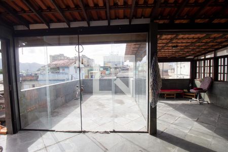 Casa de condomínio à venda com 180m², 4 quartos e 3 vagasTerraço