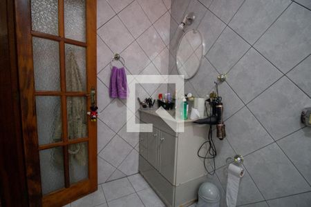 Casa de condomínio à venda com 180m², 4 quartos e 3 vagasBanheiro da Suíte 2