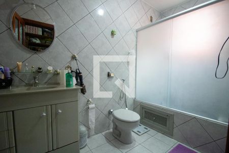 Casa de condomínio à venda com 180m², 4 quartos e 3 vagasBanheiro da Suíte 2