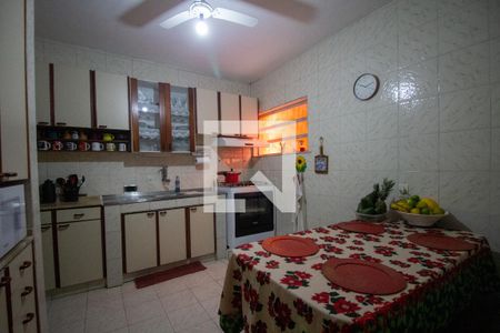 Casa de condomínio à venda com 180m², 4 quartos e 3 vagasCozinha e Área de Serviço