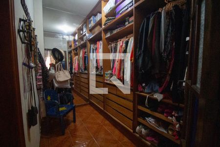 Casa de condomínio à venda com 180m², 4 quartos e 3 vagasCloset da Suíte 2