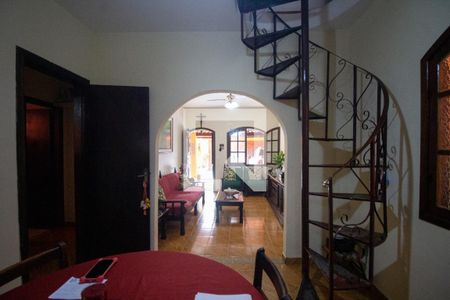 Casa de condomínio à venda com 180m², 4 quartos e 3 vagasSala