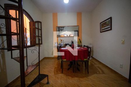Casa de condomínio à venda com 180m², 4 quartos e 3 vagasSala