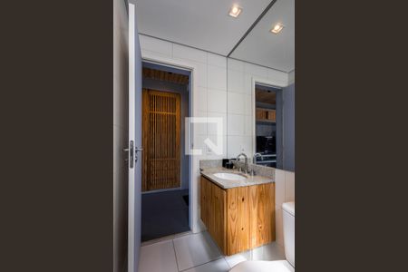 Banheiro de apartamento à venda com 1 quarto, 32m² em Pinheiros, São Paulo