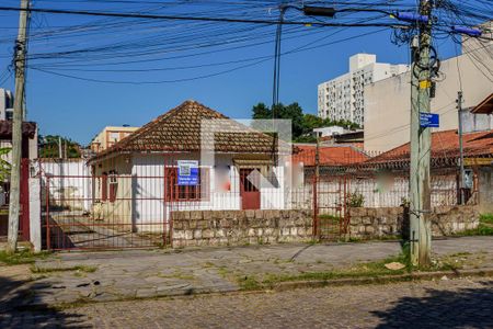 Casa à venda com 100m², 3 quartos e 4 vagas Casa à venda com 100m², 3 quartos e 4 vagasFachada