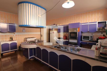 Casa à venda com 647m², 5 quartos e 8 vagasCozinha