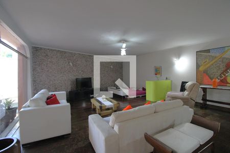 Sala de casa para alugar com 5 quartos, 647m² em Jardim Santa Helena, São Paulo