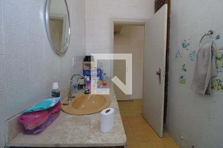 Casa à venda com 647m², 5 quartos e 8 vagasBanheiro da suíte 1