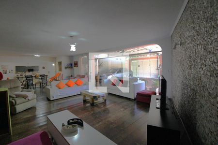 Sala de casa à venda com 5 quartos, 647m² em Jardim Santa Helena, São Paulo