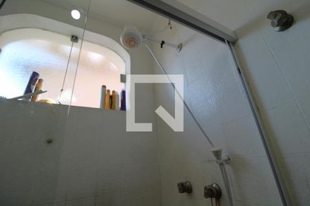 Chuveiro banheiro da suíte 1 de casa para alugar com 5 quartos, 647m² em Jardim Santa Helena, São Paulo