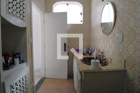 Casa à venda com 647m², 5 quartos e 8 vagasBanheiro da suíte 2