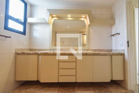 Apartamento para alugar com 237m², 3 quartos e 4 vagasBanheiro Suíte 01