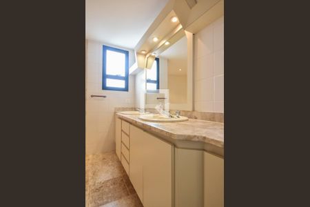 Apartamento para alugar com 237m², 3 quartos e 4 vagasBanheiro Suíte 01