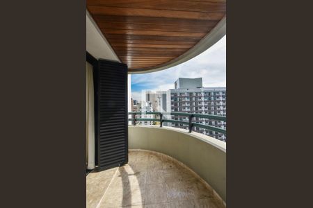 Apartamento para alugar com 237m², 3 quartos e 4 vagasVaranda Suíte 01