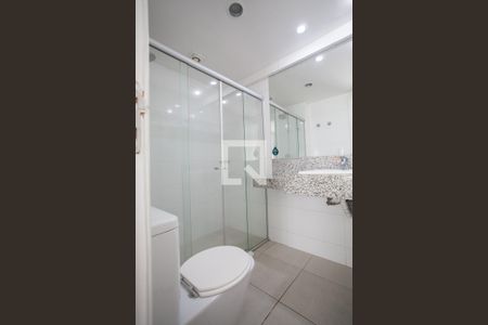 Banheiro de apartamento para alugar com 1 quarto, 33m² em Céu Azul, Belo Horizonte