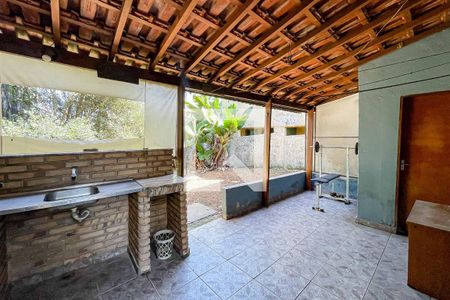 Casa à venda com 320m², 3 quartos e 2 vagas Casa à venda com 320m², 3 quartos e 2 vagasQuintal