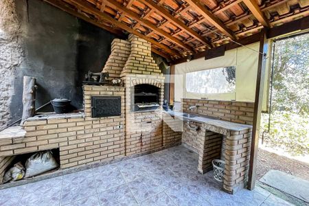 Casa à venda com 320m², 3 quartos e 2 vagas Casa à venda com 320m², 3 quartos e 2 vagasQuintal