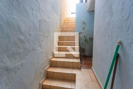 Casa para alugar com 68m², 1 quarto e sem vaga Casa para alugar com 68m², 1 quarto e sem vagaEscada de entrada