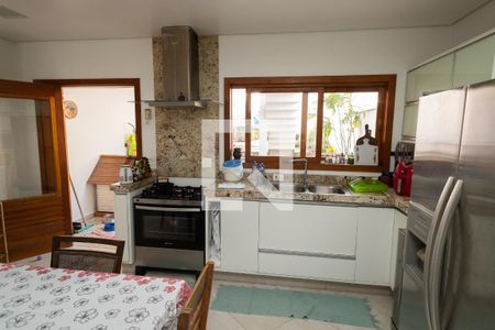 Casa à venda com 364m², 4 quartos e 3 vagasCozinha 