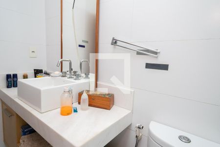 Casa à venda com 364m², 4 quartos e 3 vagasBanheiro Social 