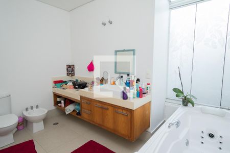 Casa à venda com 364m², 4 quartos e 3 vagasBanheiro - Suíte 2