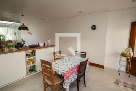 Casa à venda com 364m², 4 quartos e 3 vagasCozinha 