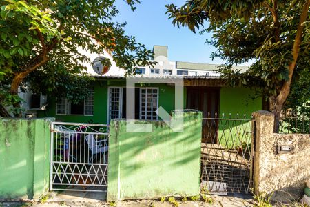 Casa à venda com 600m², 5 quartos e 3 vagas Casa à venda com 600m², 5 quartos e 3 vagasFachada