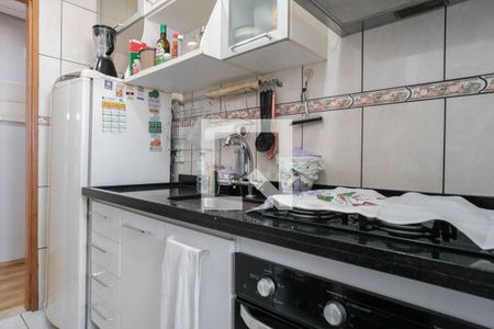 Cozinha de apartamento para alugar com 2 quartos, 48m² em Vila Talarico, São Paulo