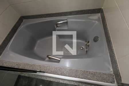 Apartamento à venda com 220m², 4 quartos e 3 vagas Apartamento à venda com 220m², 4 quartos e 3 vagasBanheiro da Suíte 2