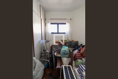 Apartamento à venda com 220m², 4 quartos e 3 vagas Apartamento à venda com 220m², 4 quartos e 3 vagasQuarto de Serviço