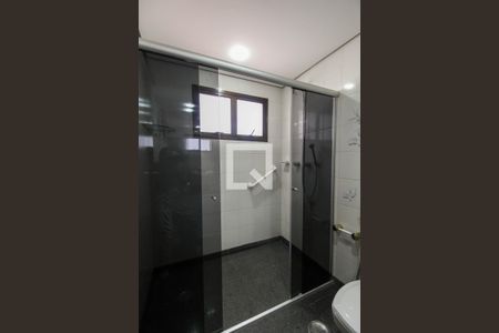 Apartamento à venda com 220m², 4 quartos e 3 vagas Apartamento à venda com 220m², 4 quartos e 3 vagasBanheiro da Suíte 3