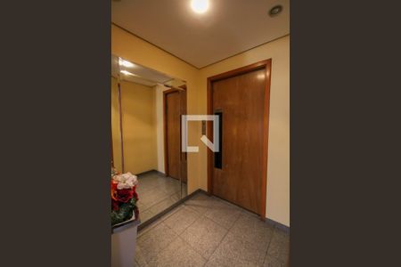 Apartamento à venda com 220m², 4 quartos e 3 vagas Apartamento à venda com 220m², 4 quartos e 3 vagasEntrada Privativa