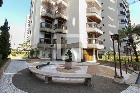 Apartamento à venda com 220m², 4 quartos e 3 vagas Apartamento à venda com 220m², 4 quartos e 3 vagasÁrea Comum