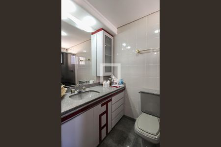 Apartamento à venda com 220m², 4 quartos e 3 vagas Apartamento à venda com 220m², 4 quartos e 3 vagasBanheiro da Suíte 2