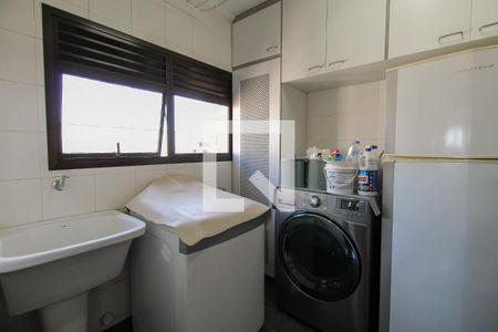 Apartamento à venda com 220m², 4 quartos e 3 vagas Apartamento à venda com 220m², 4 quartos e 3 vagasÁrea de Serviço
