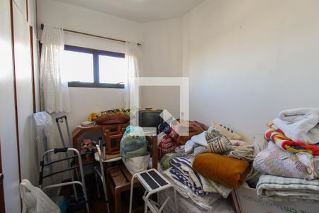 Apartamento à venda com 220m², 4 quartos e 3 vagas Apartamento à venda com 220m², 4 quartos e 3 vagasQuarto de Serviço