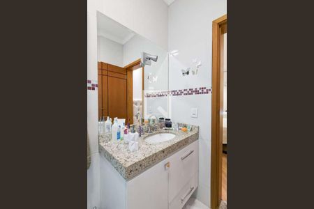 Casa à venda com 150m², 3 quartos e 4 vagas Casa à venda com 150m², 3 quartos e 4 vagasBanheiro da suíte 3