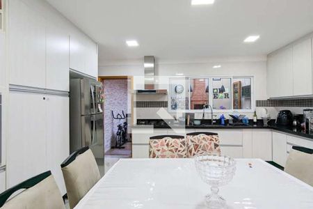 Casa à venda com 150m², 3 quartos e 4 vagas Casa à venda com 150m², 3 quartos e 4 vagasCozinha