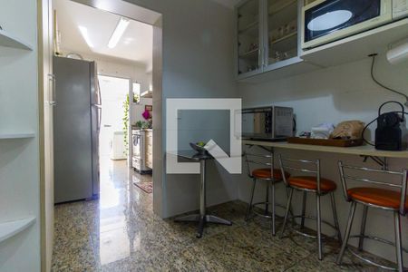 Apartamento para alugar com 120m², 3 quartos e 3 vagas Apartamento para alugar com 120m², 3 quartos e 3 vagasCopa