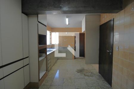 Casa para alugar com 340m², 3 quartos e 8 vagasCozinha