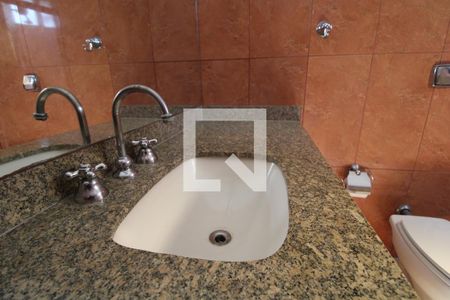 Casa para alugar com 340m², 3 quartos e 8 vagasPia banheiro da suíte