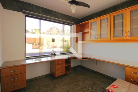 Casa para alugar com 340m², 3 quartos e 8 vagasEscritório