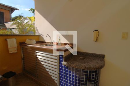 Casa para alugar com 340m², 3 quartos e 8 vagasPia da churrasqueira