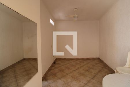 Casa para alugar com 340m², 3 quartos e 8 vagasVestuário