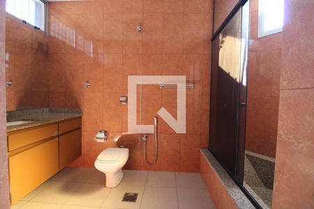 Casa para alugar com 340m², 3 quartos e 8 vagasBanheiro da suíte