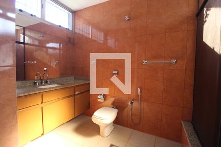 Casa para alugar com 340m², 3 quartos e 8 vagasBanheiro da suíte