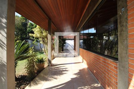 Casa para alugar com 340m², 3 quartos e 8 vagasVaranda frente da casa