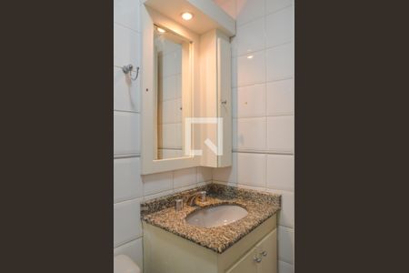 Apartamento à venda com 77m², 3 quartos e 2 vagasBanheiro da Suíte