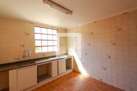 Casa à venda com 180m², 3 quartos e 1 vaga Casa à venda com 180m², 3 quartos e 1 vagaCozinha